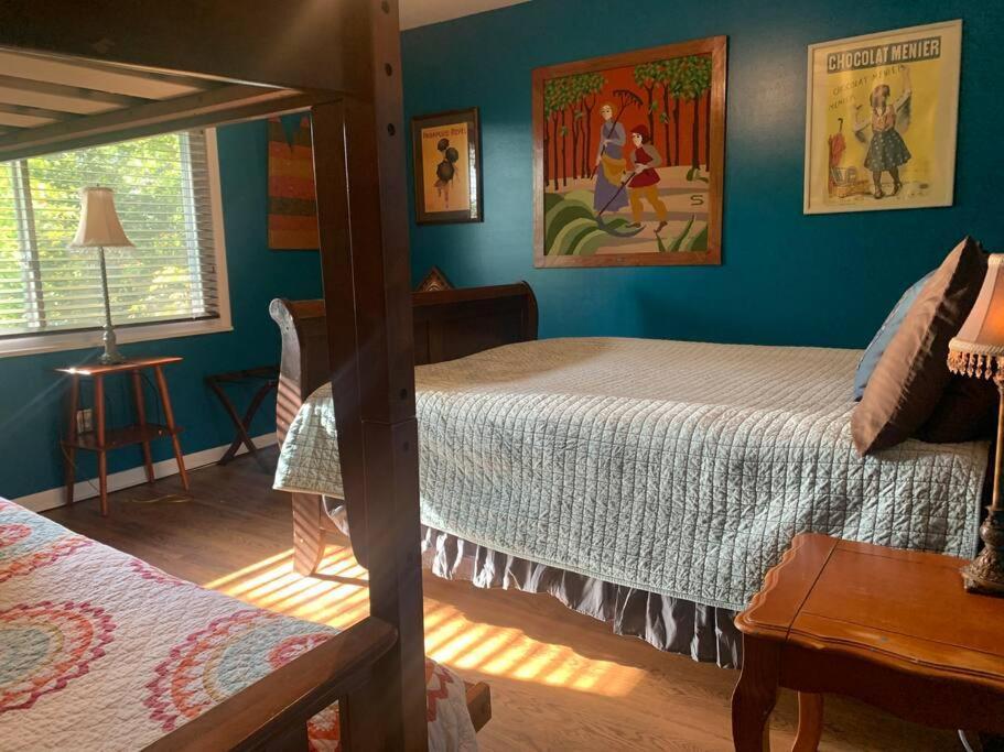 Family Friendly Downtown Home - Private Yard & Grill - Location, Location, Location! Athens Buitenkant foto