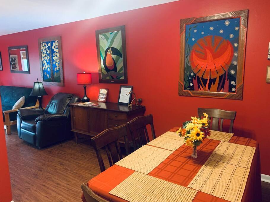 Family Friendly Downtown Home - Private Yard & Grill - Location, Location, Location! Athens Buitenkant foto
