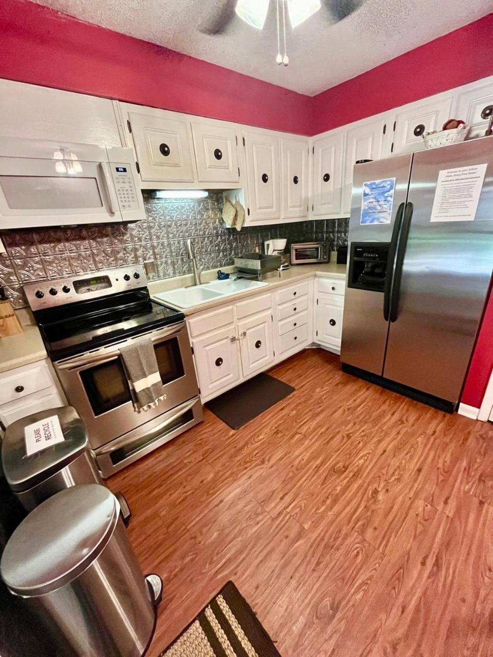 Family Friendly Downtown Home - Private Yard & Grill - Location, Location, Location! Athens Buitenkant foto