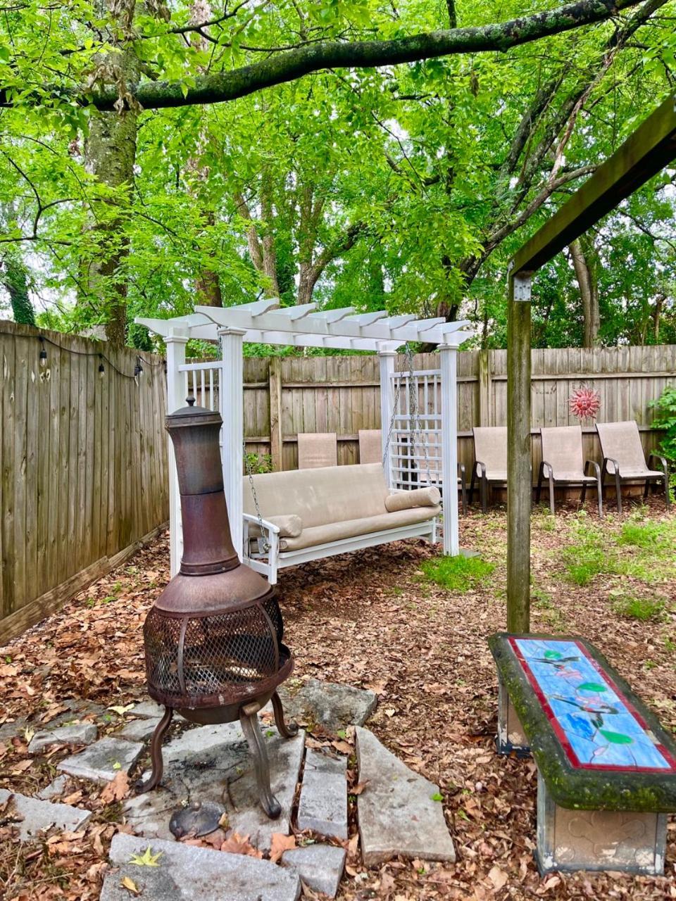 Family Friendly Downtown Home - Private Yard & Grill - Location, Location, Location! Athens Buitenkant foto